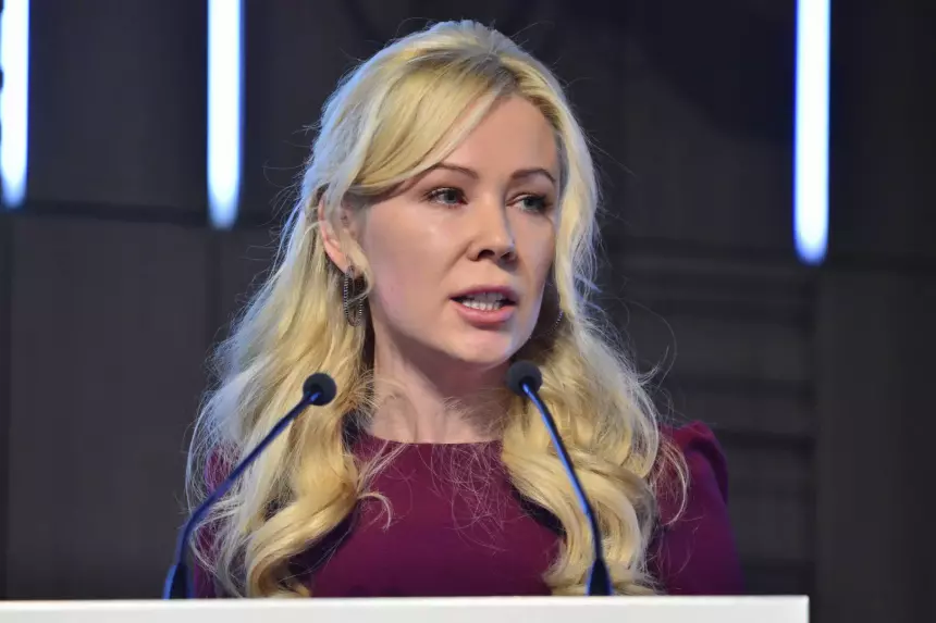 Очень холодно и грязно: Мизулина рассказала о школе, в которой учеников заставляют переодеваться в проходной