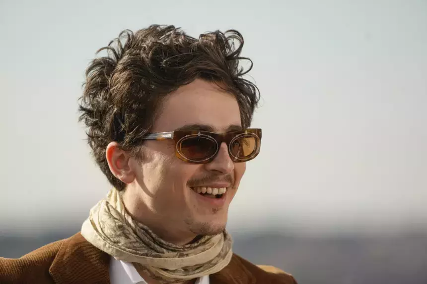 29-летний актер Тимоти Шаламе появился на премии в Лос-Анджелесе с мамой