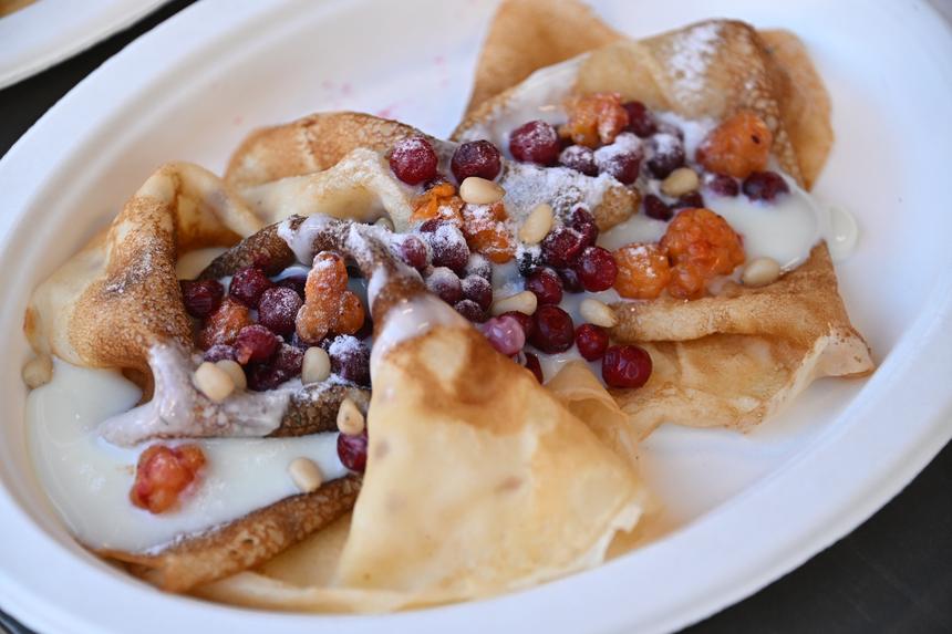 «Три вида. С икрой нет»: депутат назвал стоимость блинов в столовой Госдумы