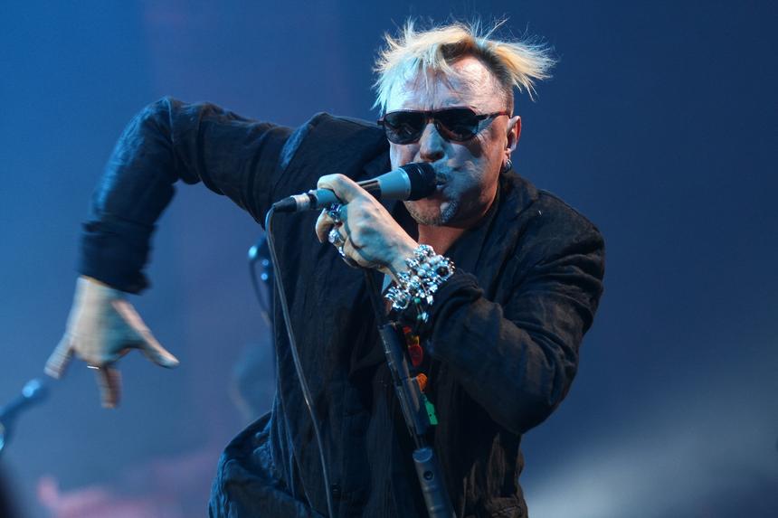 «Дает много концертов»: продюсер раскрыл гонорары Гарика Сукачева