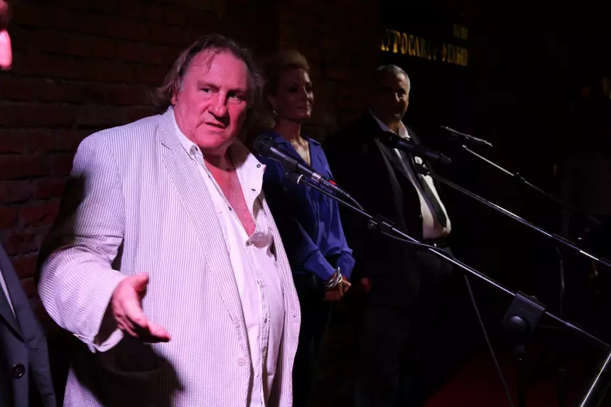 Под угрозой исключения: Депардье могут выгнать из Союза кинематографистов России