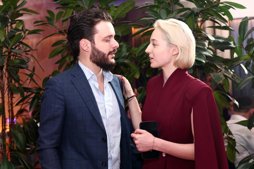 Скромная для папы, эпатажная для мамы: дочь Волочковой сыграет две свадьбы