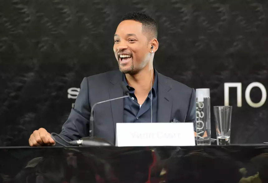 Уилла Смита поймали на флирте с молодой певицей после расставания с женой