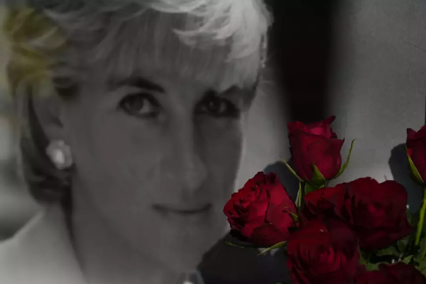 «Свернула бы горы»: предполагаемый отец принца Гарри рассказал об их ссоре с Уильямом