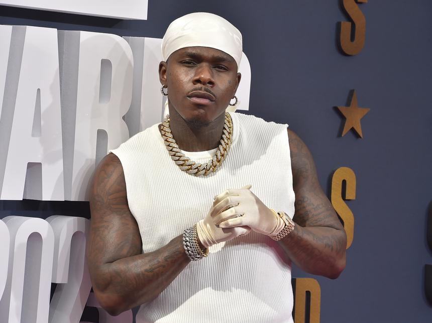 Встретили песней: американский рэпер DaBaby прилетел в Москву