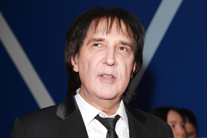 «Все время пишет отказ от лечения»: экс-возлюбленная Кая Метова, родившая ему дочь, спивается