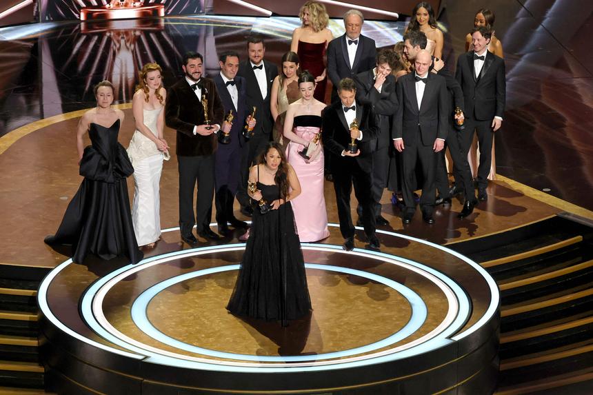 Триумф «Аноры» и леопардовые принты на красной дорожке: как прошел «Оскар-2025»