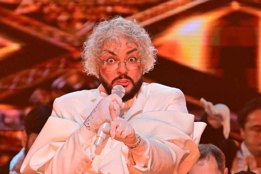 «Что достойного им спето? Стыд и срам»: оскандалившегося Филиппа Киркорова прогоняют со сцены