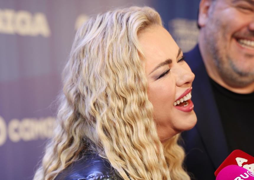 Бриллианты, кастрюли, соль для ванны: что Анне Семенович подарили на юбилей