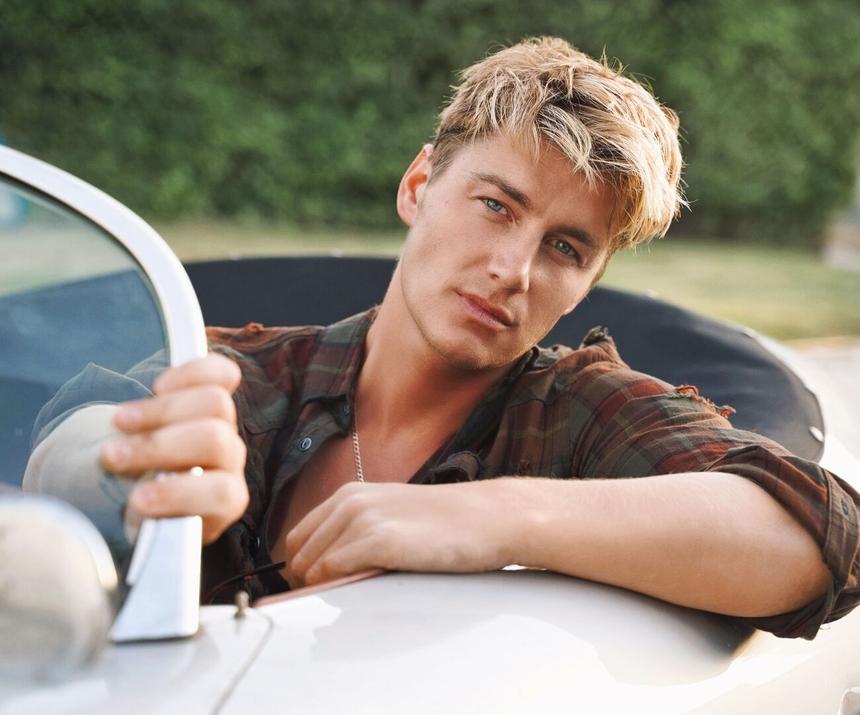 «Я неисправимый романтик»: Алексей Воробьев о творчестве, жизни после инсульта и поисках любви