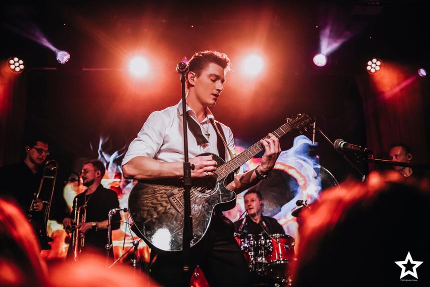 «Я неисправимый романтик»: Алексей Воробьев о творчестве, жизни после инсульта и поисках любви