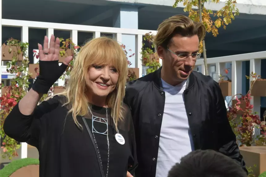 «Не дадут в обиду»: кто стоит за уехавшими из России Пугачевой и Галкиным*