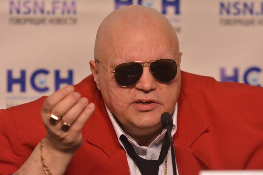 «Она сначала на меня обиделась»: Стас Барецкий рассказал об оригинальном подарке девушке к 8 Марта