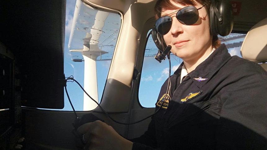 «Начинаются какие-то нехорошие шутки»: женщина-пилот рассказала о давлении мужчин в профессии