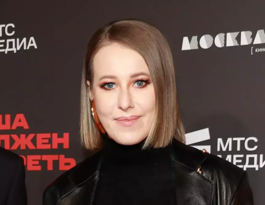 Вы же не в «Доме-2»: Собчак раскритиковала SHAMAN за публичный поцелуй с Мизулиной