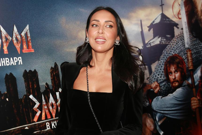 41-летняя певица Алсу назвала себя «разведенкой с прицепом»