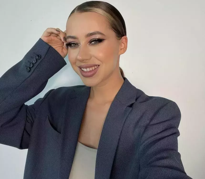 «Можно подумать, что арестовали пацанку»:  о чем говорит поведение Митрошиной в зале суда