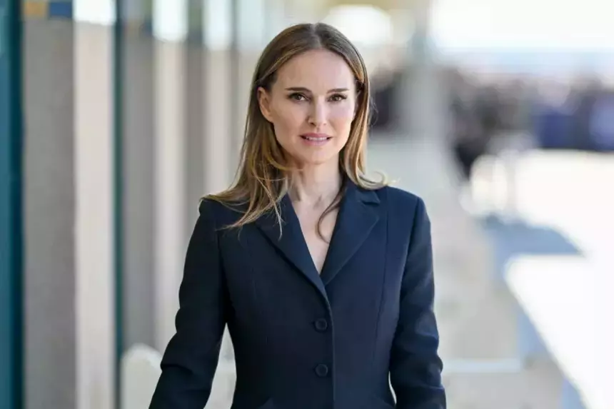 Натали Портман поймали на прогулке с новым возлюбленным