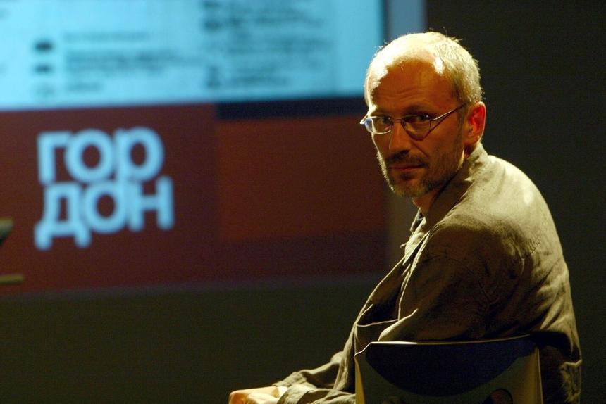 Карьера, скандалы, изнасилование и любовь к студенткам: как сейчас живет Александр Гордон