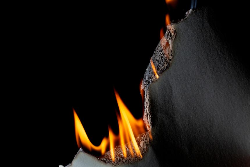 Россиянин скинул своего 11-месячного ребенка с четвертого этажа во время пожара