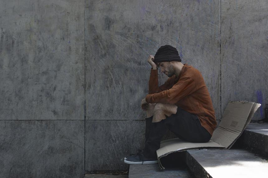 Устроила дома притон: как жила россиянка, коловшая двухлетнему сыну наркотики