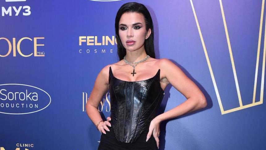 ФНС заблокировала счета блогерши Надин Серовски