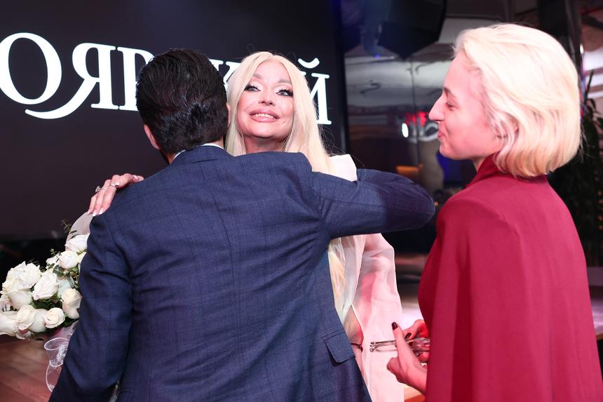 «Я даже не знаю фамилию Никиты»: Волочкова объяснила, почему дочь уехала от жениха к отцу