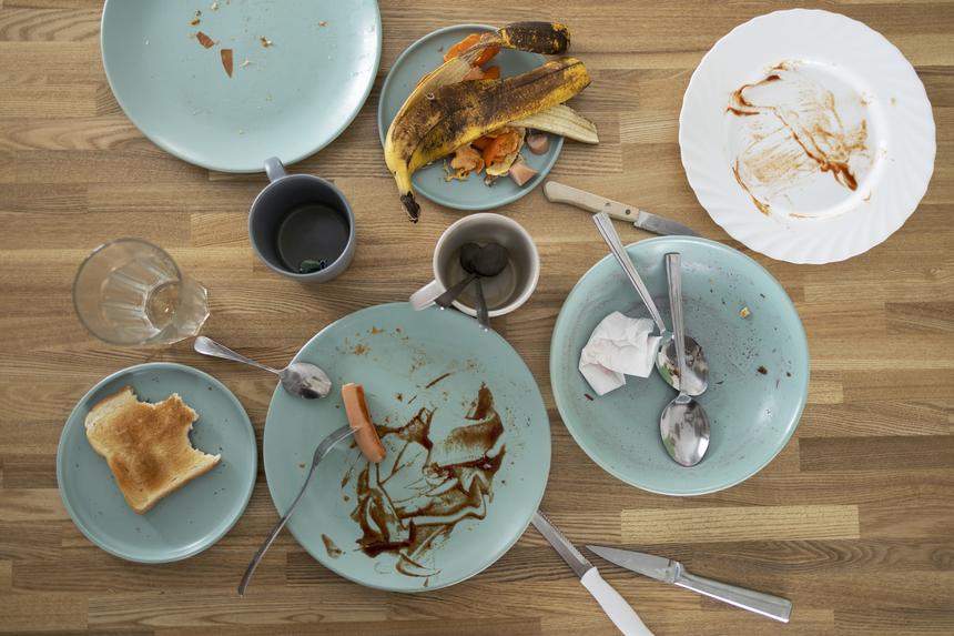 В Москве пенсионер набросился на 14-летнего внука, отказавшегося мыть посуду