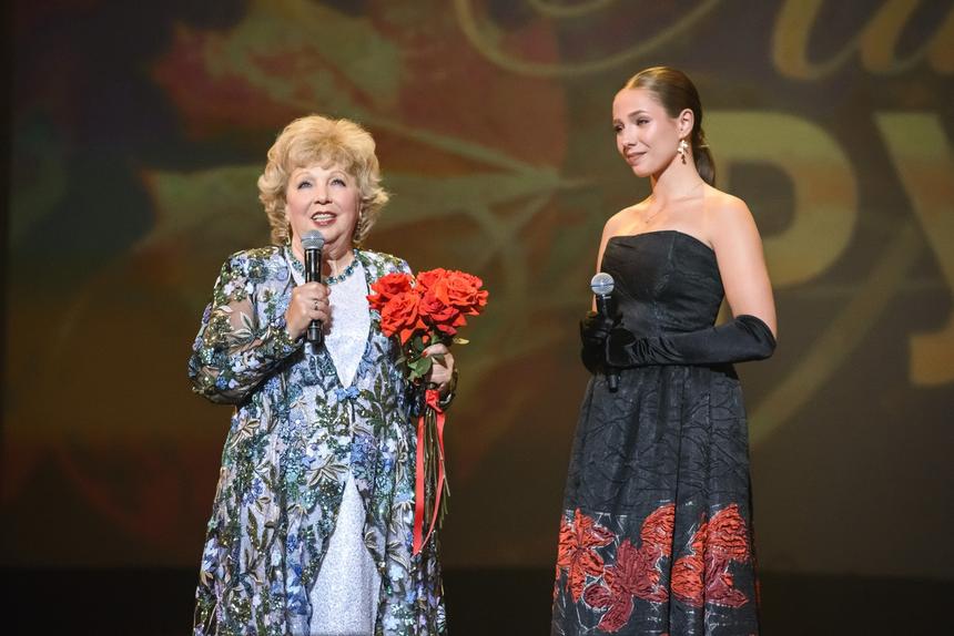 «Время не лечит»: дочь Юлии Началовой о жизни без мамы, учебе в театральном и современном шоу-бизнесе