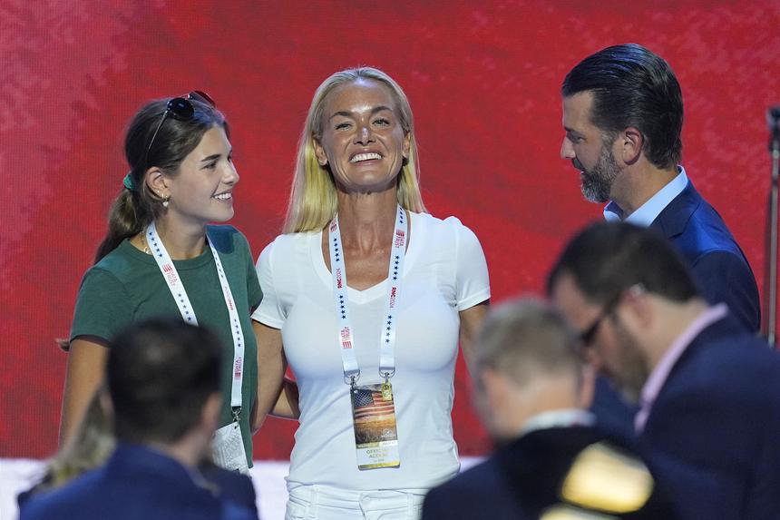 Экс-жена Дональда Трампа вступила в отношения с гольфистом Тайгером Вудсом