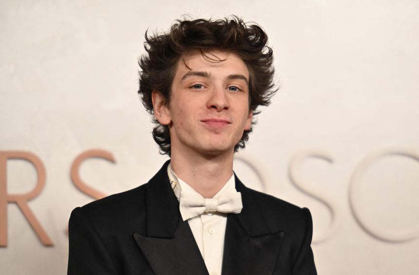 Марк Эйдельштейн сообщил, что проблемы с военкоматом возникли из-за сессии