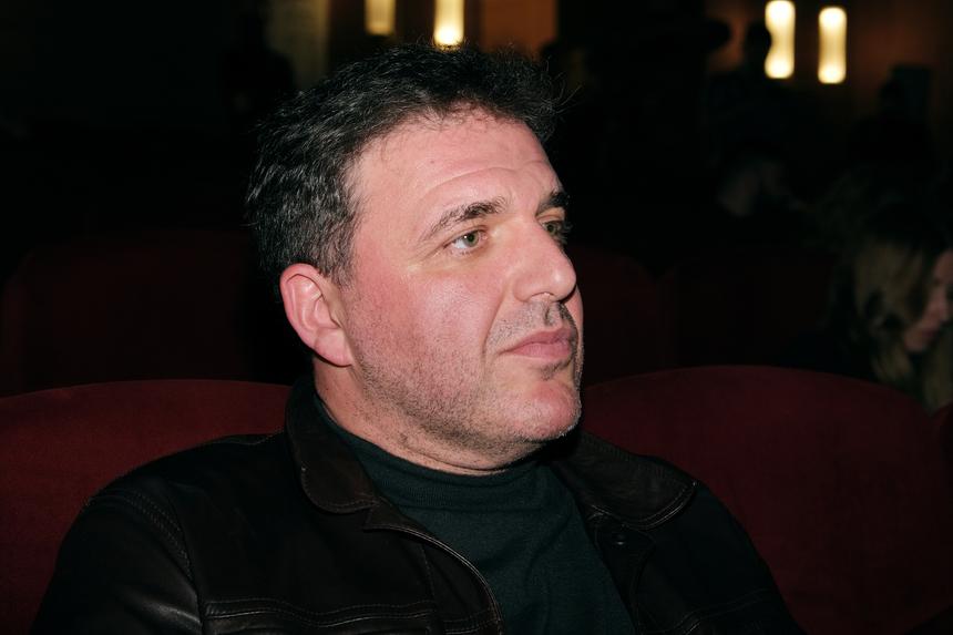 52-летний актер Максим Виторган сообщил, что встал на ходунки после операции