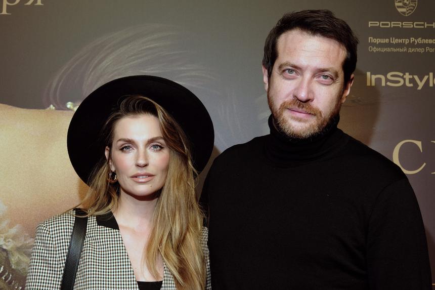 Певица Савельева назвала секретом счастливого брака эмоциональную отзывчивость