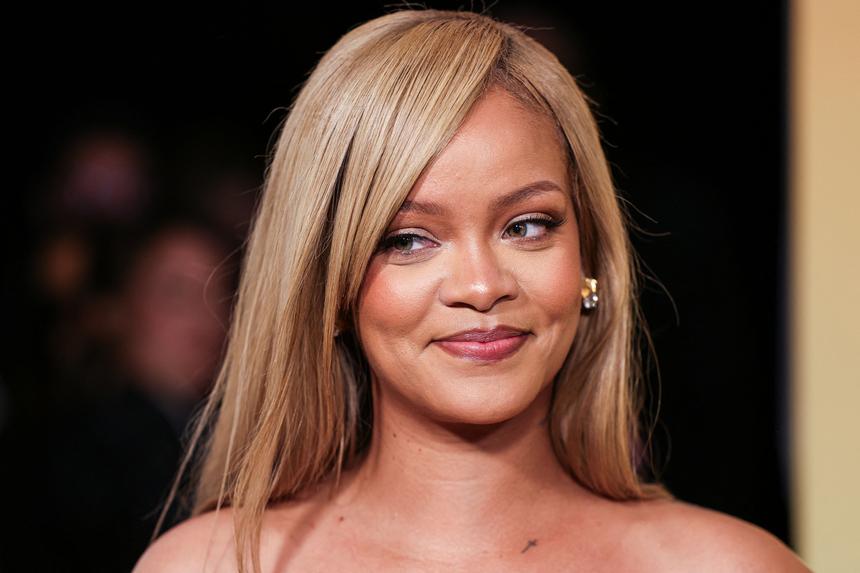 Певица Рианна выложила новые фото после слухов о третьей беременности