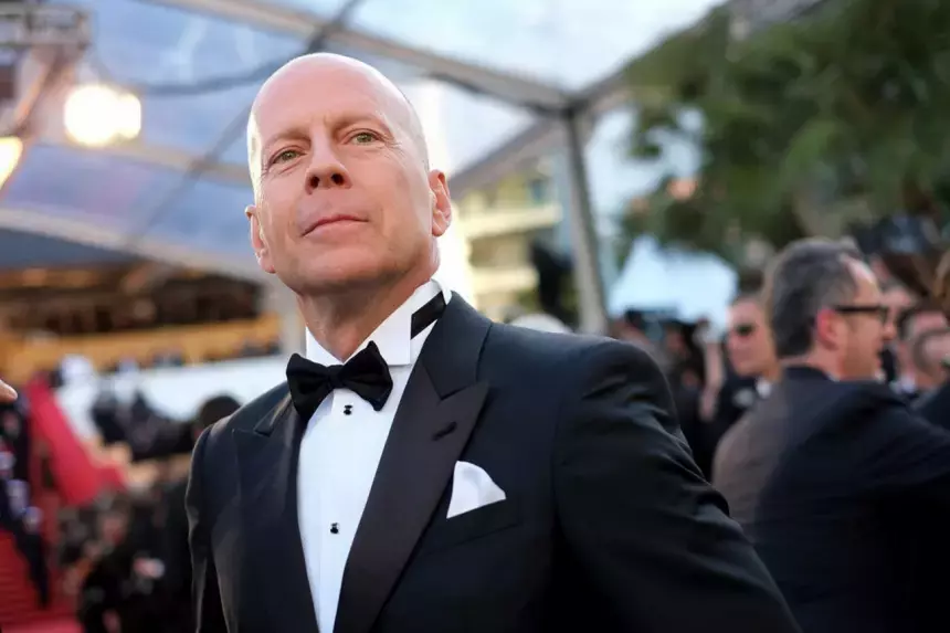 Актер Брюс Уиллис боялся не дожить до 70 лет, но отмечает юбилей в кругу семьи