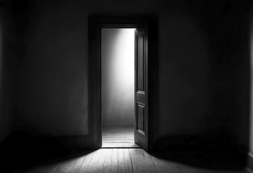 Жительница Подмосковья упала и пять дней пролежала в квартире с умершим мужем