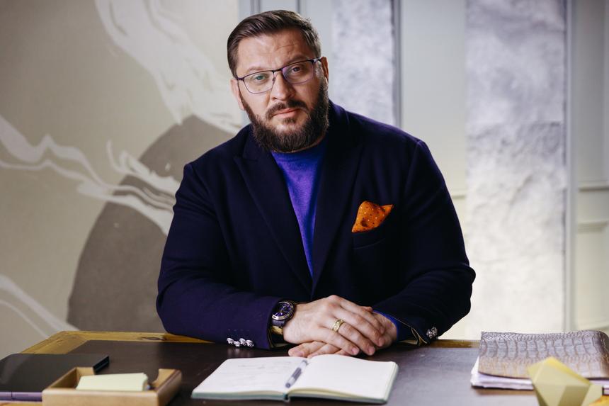 Ведущий Марк Бартон