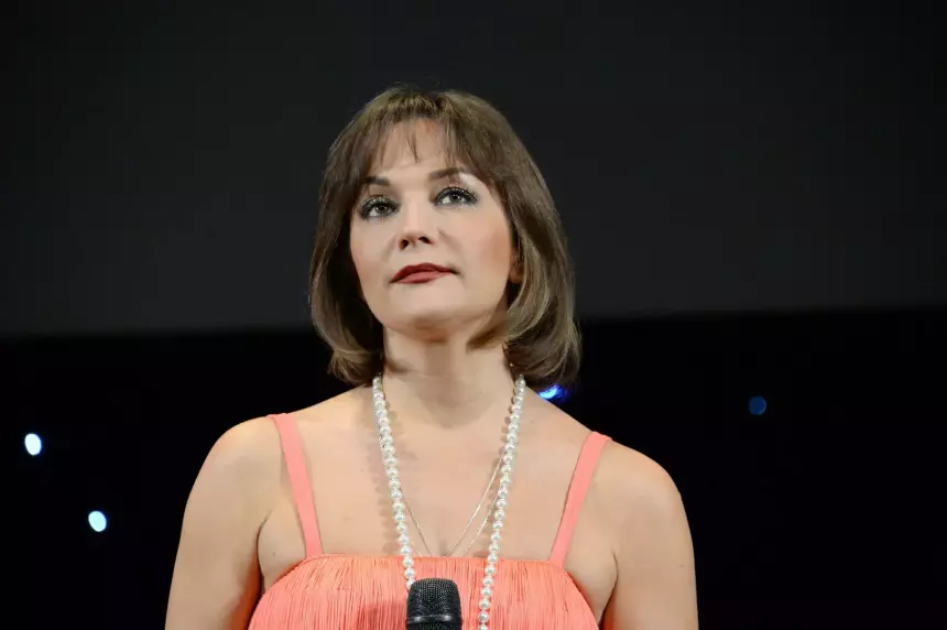 56-летняя Татьяна Буланова получила травму ножницами, но ей на помощь пришел сын