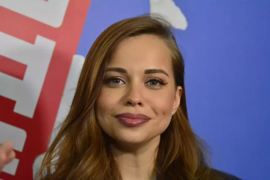 28-летняя певица Дарья Храмова объявила об уходе из группы «Непара»