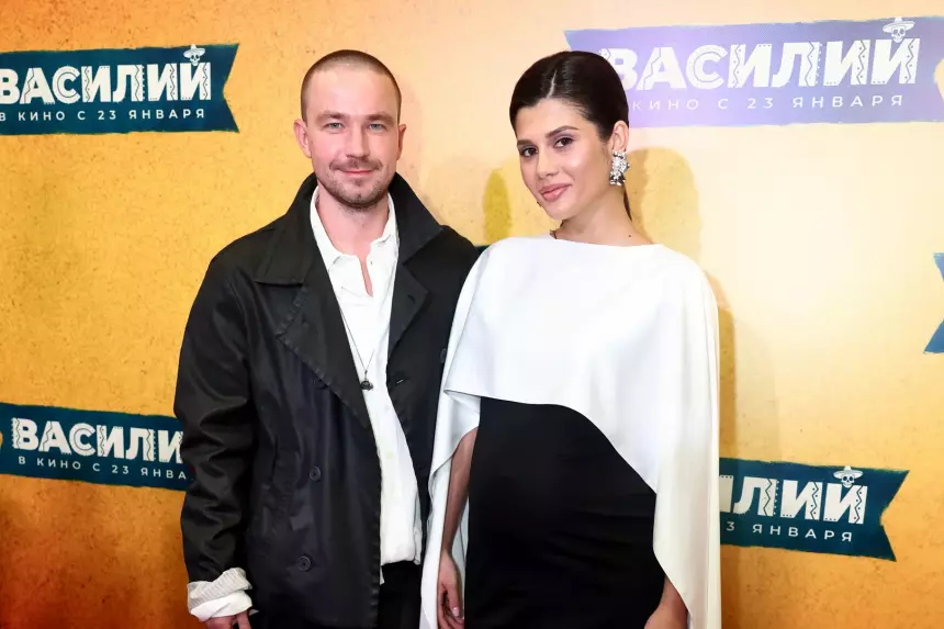 Беременная жена актера Александра Петрова пожаловалась на боли в спине