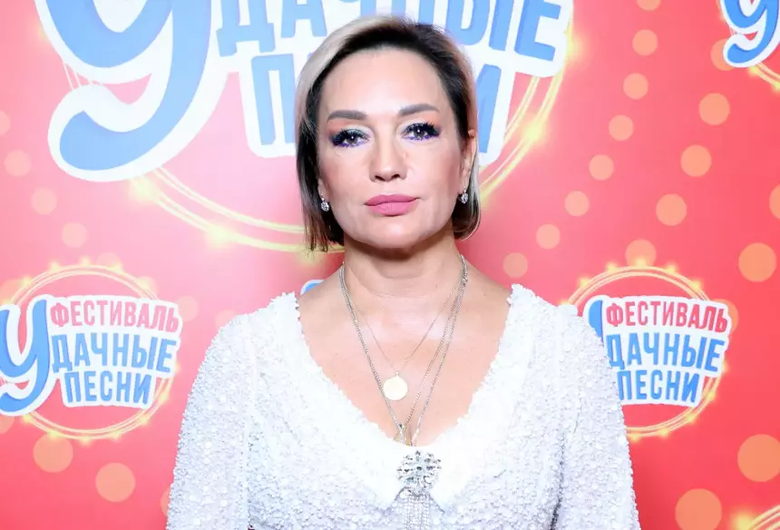 Татьяна Буланова пришла на концерт в Кремль с синяками на шее
