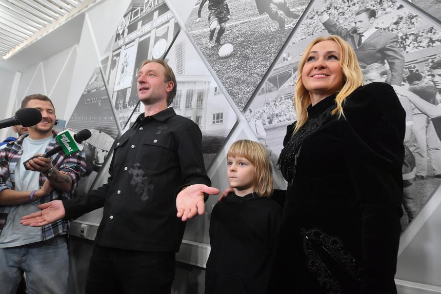 Сын Плющенко и Рудковской устроил разборки с родителями на отдыхе на Мальдивах