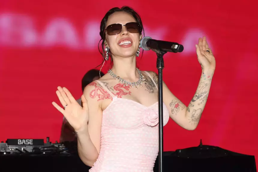 Продюсер Дворцов: Инстасамка зарабатывает 5 млн рублей за получасовой концерт