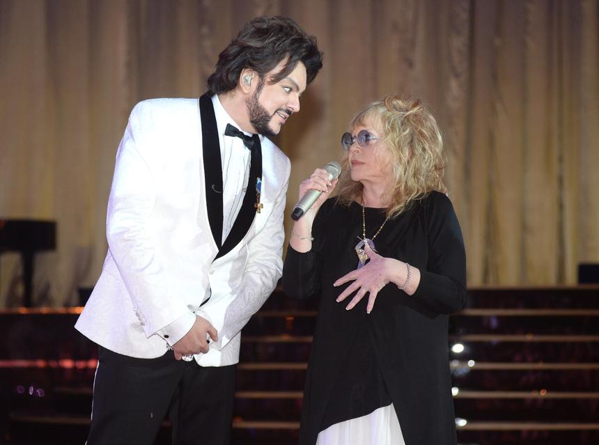 Певица Алла Пугачева не позвонила и не написала Киркорову после смерти его отца