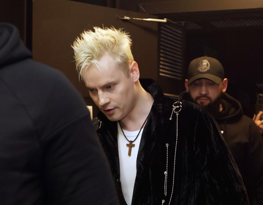 В Екатеринбурге сломали инсталляцию с певцом SHAMAN и Екатериной Мизулиной