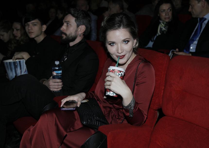 Уехавшую во Францию экс-жену Епифанцева Анастасию Веденскую обвинили в шантаже: подробности