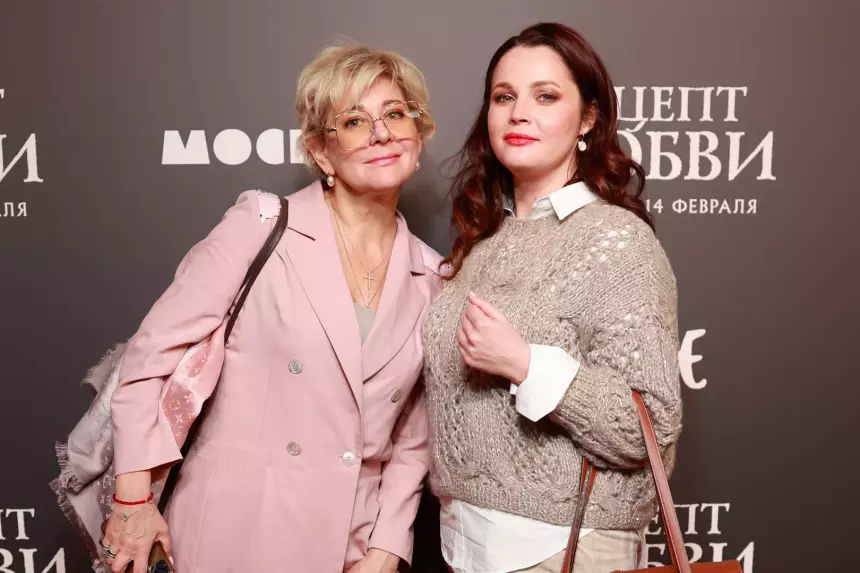 Звезда «Офицеров» Вуличенко показала на фото три поколения женщин в семье