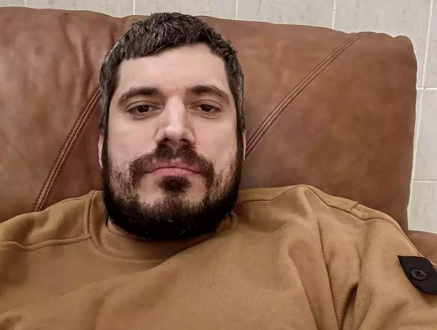 «Состояние стабильно плохое»: экс-супруга впавшего в кому Паши Техника приехала в больницу Таиланда