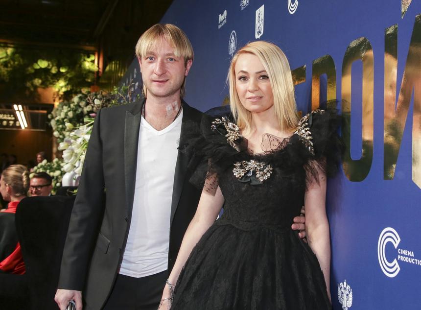 «Зачем он меня снимает, как дурачок!»: сын Рудковской и Плющенко недоволен вниманием родителей