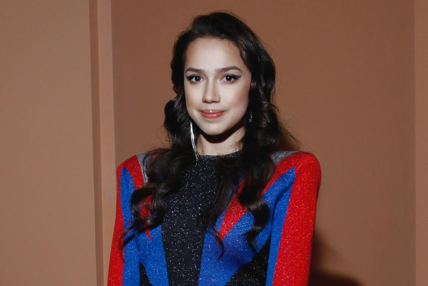 «Комментаторы заблокированы»: Загитова обиделась на фанатов, не оценивших ее фиолетовые волосы